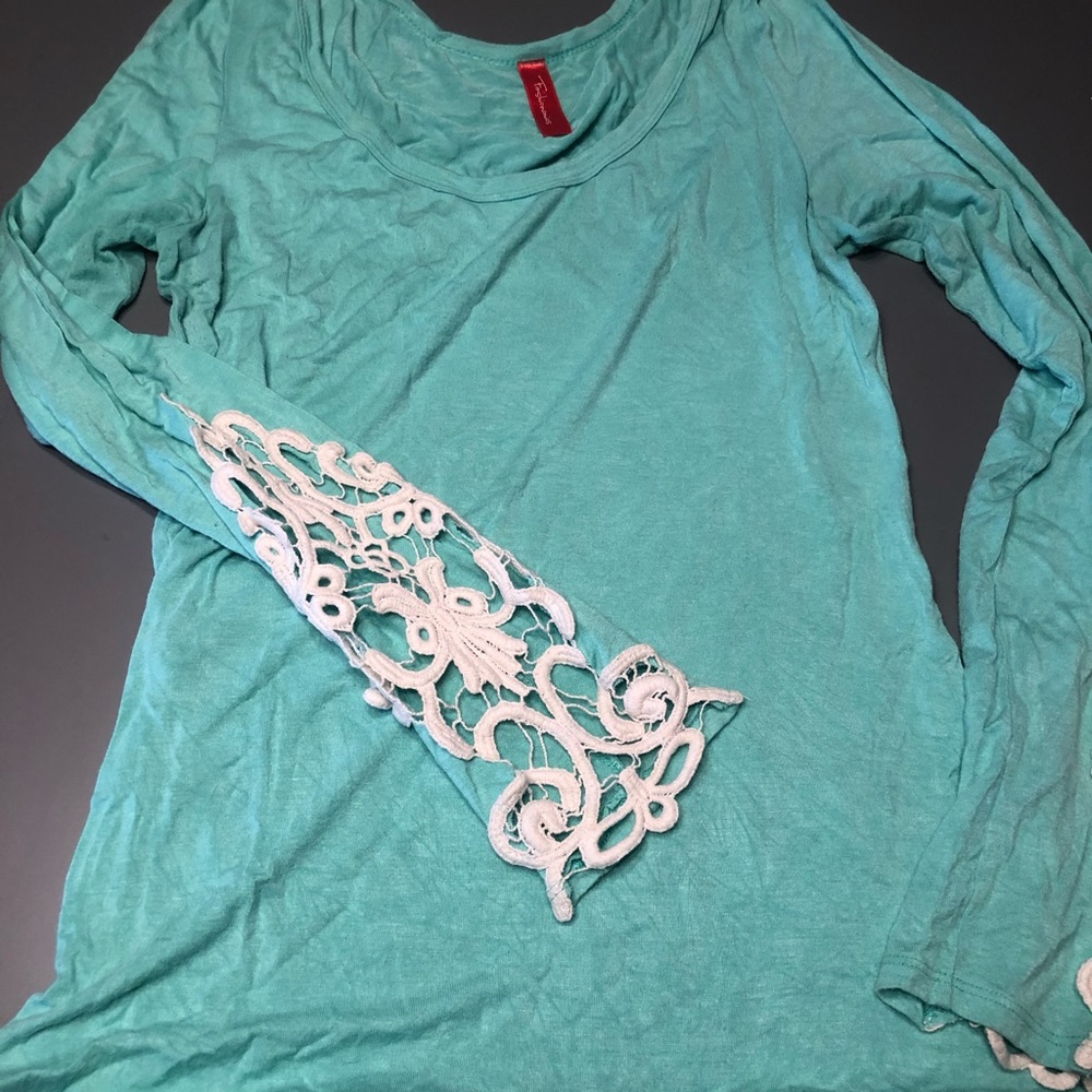 Long sleeve shirt with lace sleeves